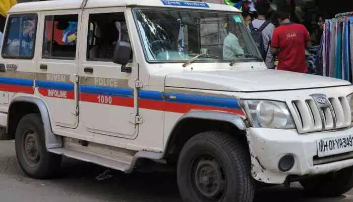 സ്കൂളില് വൈകിയെത്തിയതിന് 100 തവണ ഏത്തമിടീപ്പിച്ചു; ആറാം ക്ലാസുകാരി മരിച്ച സംഭവത്തില് പ്രതിഷേധം; അധ്യാപകനെതിരെ കര്ശന നടപടി വേണമെന്ന് രക്ഷിതാക്കള് സ്കൂളില് വൈകിയെത്തിയതിന് 100 തവണ ഏത്തമിടീപ്പിച്ചു; ആറാം ക്ലാസുകാരി മരിച്ച സംഭവത്തില് പ്രതിഷേധം; അധ്യാപകനെതിരെ കര്ശന നടപടി വേണമെന്ന് രക്ഷിതാക്കള്