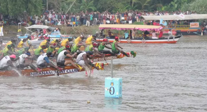 പാണ്ടനാട് സിബിഎല്: ത്രസിപ്പിക്കുന്ന മത്സരം: അട്ടിമറി അതിജീവിച്ച് വീയപുരം വീണ്ടും ജേതാക്കള് പാണ്ടനാട് സിബിഎല്: ത്രസിപ്പിക്കുന്ന മത്സരം: അട്ടിമറി അതിജീവിച്ച് വീയപുരം വീണ്ടും ജേതാക്കള്