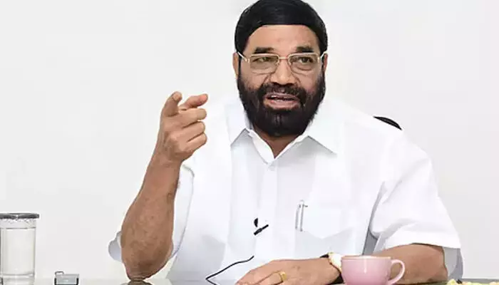 പുതിയ വീടിന് മുന്പിലും കൃഷിയിടത്തിലും വെക്കുന്ന പേക്കോലം പോലെ; മന്ത്രി വി.എന്. വാസവനെതിരേ അധിക്ഷേപ പരാമര്ശവുമായി ബി.ജെ.പി നേതാവ് പുതിയ വീടിന് മുന്പിലും കൃഷിയിടത്തിലും വെക്കുന്ന പേക്കോലം പോലെ; മന്ത്രി വി.എന്. വാസവനെതിരേ അധിക്ഷേപ പരാമര്ശവുമായി ബി.ജെ.പി നേതാവ്