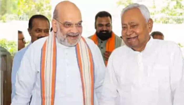 ഓരോ ആറ് എംഎല്എമാര്ക്കും ഒരു മന്ത്രി; ബിജെപിക്ക് പതിനഞ്ചും ജെഡിയുവിന് പതിനാലും മന്ത്രിമാര്; ഘടകകക്ഷികള്ക്കും മന്ത്രിമാര്; മുഖ്യമന്ത്രി സ്ഥാനം ഉറപ്പിച്ച് നിതീഷ് കുമാര്; അമിത് ഷായുമായുള്ള ചര്ച്ചയില് നിര്ണായക തീരുമാനം ഓരോ ആറ് എംഎല്എമാര്ക്കും ഒരു മന്ത്രി; ബിജെപിക്ക് പതിനഞ്ചും ജെഡിയുവിന് പതിനാലും മന്ത്രിമാര്; ഘടകകക്ഷികള്ക്കും മന്ത്രിമാര്; മുഖ്യമന്ത്രി സ്ഥാനം ഉറപ്പിച്ച് നിതീഷ് കുമാര്; അമിത് ഷായുമായുള്ള ചര്ച്ചയില് നിര്ണായക തീരുമാനം