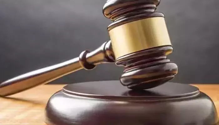 ഭര്ത്താവും പൊലീസും ജീവിതത്തില് ഇടപെടുന്നത് തടയണമെന്ന് യുവതി; ആദ്യം വിവാഹമോചനം നേടു; ലിവ് ഇന് ബന്ധത്തിലുള്ള ദമ്പതികള്ക്ക് പൊലീസ് സംരക്ഷണം നല്കാനാവില്ലെന്ന് അലഹബാദ് ഹൈക്കോടതി ഭര്ത്താവും പൊലീസും ജീവിതത്തില് ഇടപെടുന്നത് തടയണമെന്ന് യുവതി; ആദ്യം വിവാഹമോചനം നേടു; ലിവ് ഇന് ബന്ധത്തിലുള്ള ദമ്പതികള്ക്ക് പൊലീസ് സംരക്ഷണം നല്കാനാവില്ലെന്ന് അലഹബാദ് ഹൈക്കോടതി