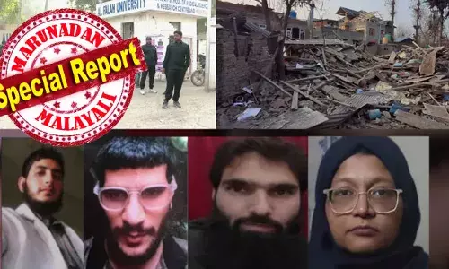 ഡോക്ടര്മാര് ഉള്പ്പെട്ട ഭീകരസംഘം പദ്ധയിട്ടിരുന്ന ഭീകരാക്രമണ പരമ്പരയ്ക്കു മുമ്പായോ പിന്നീടോ രാജ്യം വിടാന് ലക്ഷ്യമിട്ടാണു ഷഹീന്; ആ വനിതാ ഡോക്ടറുടെ പാസ്പോര്ട്ട് പരിശോധനയ്ക്ക് എത്തിയ പോലീസ് കണ്ടത് സ്ഫോടക വസ്തു ശേഖരം; എംബിബിഎസ് വിദ്യാര്ത്ഥിയും അകത്ത്; ചെങ്കോട്ടയിലെ വെള്ളകോളര് ഭീകരവാദ വേരുകള് പോകുന്നത് പാക്കിസ്ഥാനിലേക്ക് തന്നെ ഡോക്ടര്മാര് ഉള്പ്പെട്ട ഭീകരസംഘം പദ്ധയിട്ടിരുന്ന ഭീകരാക്രമണ പരമ്പരയ്ക്കു മുമ്പായോ പിന്നീടോ രാജ്യം വിടാന് ലക്ഷ്യമിട്ടാണു ഷഹീന്; ആ വനിതാ ഡോക്ടറുടെ പാസ്പോര്ട്ട് പരിശോധനയ്ക്ക് എത്തിയ പോലീസ് കണ്ടത് സ്ഫോടക വസ്തു ശേഖരം; എംബിബിഎസ് വിദ്യാര്ത്ഥിയും അകത്ത്; ചെങ്കോട്ടയിലെ വെള്ളകോളര് ഭീകരവാദ വേരുകള് പോകുന്നത് പാക്കിസ്ഥാനിലേക്ക് തന്നെ