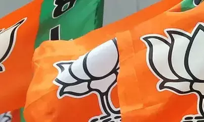 സ്ഥാനാര്ഥിത്വം ലഭിക്കാത്തതിന്റെ പേരില് തിരുവനന്തപുരത്ത് ബിജെപിയില് വീണ്ടും ആത്മഹത്യാശ്രമം; കൈഞരമ്പ് മുറിച്ചത് നെടുമങ്ങാട്ടെ ശാലിനി സ്ഥാനാര്ഥിത്വം ലഭിക്കാത്തതിന്റെ പേരില് തിരുവനന്തപുരത്ത് ബിജെപിയില് വീണ്ടും ആത്മഹത്യാശ്രമം; കൈഞരമ്പ് മുറിച്ചത് നെടുമങ്ങാട്ടെ ശാലിനി