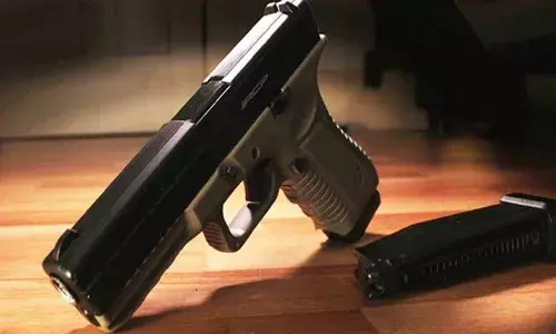 കണ്ണൂരില് യുവാവ് വെടിയേറ്റ് മരിച്ചു; നായാട്ടിനിടെ അബദ്ധത്തില് വെടികൊണ്ടതെന്ന് സൂചന: സുഹൃത്ത് പോലിസ് കസ്റ്റഡിയില് കണ്ണൂരില് യുവാവ് വെടിയേറ്റ് മരിച്ചു; നായാട്ടിനിടെ അബദ്ധത്തില് വെടികൊണ്ടതെന്ന് സൂചന: സുഹൃത്ത് പോലിസ് കസ്റ്റഡിയില്