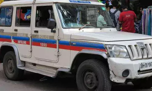 സ്കൂളില് വൈകിയെത്തിയതിന് 100 തവണ ഏത്തമിടീപ്പിച്ചു; ആറാം ക്ലാസുകാരി മരിച്ച സംഭവത്തില് പ്രതിഷേധം; അധ്യാപകനെതിരെ കര്ശന നടപടി വേണമെന്ന് രക്ഷിതാക്കള് സ്കൂളില് വൈകിയെത്തിയതിന് 100 തവണ ഏത്തമിടീപ്പിച്ചു; ആറാം ക്ലാസുകാരി മരിച്ച സംഭവത്തില് പ്രതിഷേധം; അധ്യാപകനെതിരെ കര്ശന നടപടി വേണമെന്ന് രക്ഷിതാക്കള്