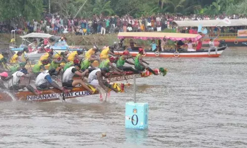പാണ്ടനാട് സിബിഎല്: ത്രസിപ്പിക്കുന്ന മത്സരം: അട്ടിമറി അതിജീവിച്ച് വീയപുരം വീണ്ടും ജേതാക്കള് പാണ്ടനാട് സിബിഎല്: ത്രസിപ്പിക്കുന്ന മത്സരം: അട്ടിമറി അതിജീവിച്ച് വീയപുരം വീണ്ടും ജേതാക്കള്