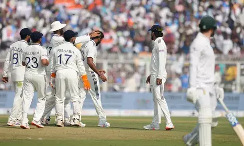 അര്‍ധ സെഞ്ചുറിയുമായി പ്രതിരോധിച്ച് ബവുമ; ദക്ഷിണാഫ്രിക്കയെ 153 റണ്‍സിന് പുറത്താക്കി ഇന്ത്യ;  കൊല്‍ക്കത്ത ടെസ്റ്റില്‍ 124 റണ്‍സ് വിജയലക്ഷ്യം; ആതിഥേയര്‍ക്ക് തുടക്കത്തിലെ തിരിച്ചടി; ഓപ്പണര്‍മാരെ നഷ്ടമായി