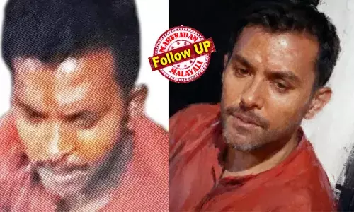 ചുവന്ന ഷര്ട്ടണിഞ്ഞ സാഹസികന്! ശ്രീക്കുട്ടിയെ നടുവിന് ചവിട്ടി പുറത്തേക്ക് തള്ളിയപ്പോള് അര്ച്ചനയുടെ നിലവിളി കേട്ട് ഓടിയെത്തി; ജീവന് പോലും പണയംവച്ച് ഒറ്റക്കൈ കൊണ്ട് ട്രെയിനിലേക്ക് യുവതിയെ തിരികെ കയറ്റി; വര്ക്കല ട്രെയിന് ആക്രമണക്കേസിലെ രക്ഷകനെ കണ്ടെത്തി; ബിഹാര് സ്വദേശി പൊലീസിന് നിര്ണായക സാക്ഷി ചുവന്ന ഷര്ട്ടണിഞ്ഞ സാഹസികന്! ശ്രീക്കുട്ടിയെ നടുവിന് ചവിട്ടി പുറത്തേക്ക് തള്ളിയപ്പോള് അര്ച്ചനയുടെ നിലവിളി കേട്ട് ഓടിയെത്തി; ജീവന് പോലും പണയംവച്ച് ഒറ്റക്കൈ കൊണ്ട് ട്രെയിനിലേക്ക് യുവതിയെ തിരികെ കയറ്റി; വര്ക്കല ട്രെയിന് ആക്രമണക്കേസിലെ രക്ഷകനെ കണ്ടെത്തി; ബിഹാര് സ്വദേശി പൊലീസിന് നിര്ണായക സാക്ഷി