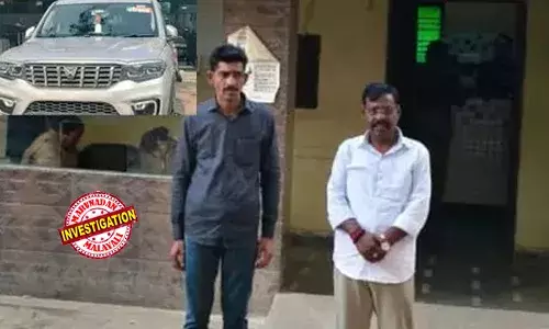 എംപി ബോര്ഡ് വച്ച കാറില് യാത്ര; പണം നല്കാതെ കടകളില് കയറി ഭക്ഷണം കഴിക്കും; വാടക നല്കാതെ ഹോട്ടലില് തങ്ങിയത് 18 ദിവസം; യുപിയില് വ്യാജ എംഎല്എയും കൂട്ടാളിയും പിടിയില് എംപി ബോര്ഡ് വച്ച കാറില് യാത്ര; പണം നല്കാതെ കടകളില് കയറി ഭക്ഷണം കഴിക്കും; വാടക നല്കാതെ ഹോട്ടലില് തങ്ങിയത് 18 ദിവസം; യുപിയില് വ്യാജ എംഎല്എയും കൂട്ടാളിയും പിടിയില്