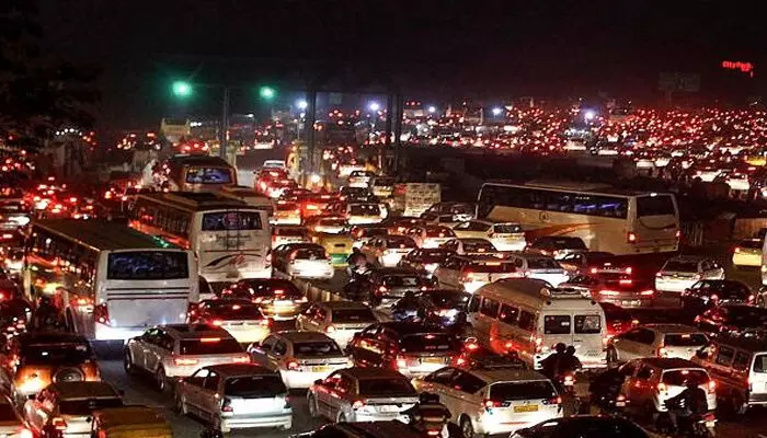 ഗതാഗത നിയമലംഘനം; ബെംഗളൂരു നഗരത്തില് പത്ത് മാസം കൊണ്ട് പിഴയായി ലഭിച്ചത് 200 കോടിയിലേറെ രൂപ ഗതാഗത നിയമലംഘനം; ബെംഗളൂരു നഗരത്തില് പത്ത് മാസം കൊണ്ട് പിഴയായി ലഭിച്ചത് 200 കോടിയിലേറെ രൂപ