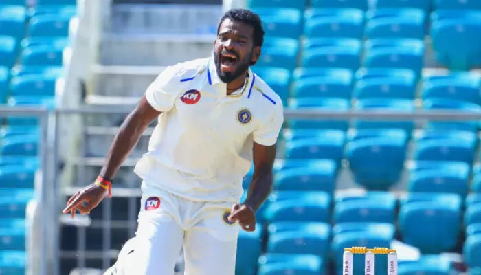 ഇന്ഡോറില് മധ്യപ്രദേശിനെ വിറപ്പിച്ച് കേരള പേസര്മാര്; ആതിഥേയര്ക്ക് ആറ് വിക്കറ്റ് നഷ്ടമായി; രഞ്ജി ട്രോഫിയില് ഒന്നാം ഇന്നിംഗ്സ് ലീഡ് പ്രതീക്ഷിച്ച് കേരളം ഇന്ഡോറില് മധ്യപ്രദേശിനെ വിറപ്പിച്ച് കേരള പേസര്മാര്; ആതിഥേയര്ക്ക് ആറ് വിക്കറ്റ് നഷ്ടമായി; രഞ്ജി ട്രോഫിയില് ഒന്നാം ഇന്നിംഗ്സ് ലീഡ് പ്രതീക്ഷിച്ച് കേരളം