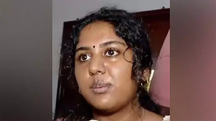 പാര്ട്ടിക്കുള്ളില് നിന്ന് തിരിച്ചടി പ്രതീക്ഷിച്ചില്ല, വോട്ടര് പട്ടികയില് പേരില്ലെന്ന് യുഡിഎഫ് സ്ഥാനാര്ഥി ഗൗരി പാര്വ്വതി; ഗൗരിയുടെ പേരുള്ളത് വാര്ഡില് ഒഴിവാക്കിയവരുടെ ലിസ്റ്റില്; ആലപ്പുഴയിലും വോട്ടര് പട്ടികയില് ക്രമക്കേടെന്ന് പരാതി പാര്ട്ടിക്കുള്ളില് നിന്ന് തിരിച്ചടി പ്രതീക്ഷിച്ചില്ല, വോട്ടര് പട്ടികയില് പേരില്ലെന്ന് യുഡിഎഫ് സ്ഥാനാര്ഥി ഗൗരി പാര്വ്വതി; ഗൗരിയുടെ പേരുള്ളത് വാര്ഡില് ഒഴിവാക്കിയവരുടെ ലിസ്റ്റില്; ആലപ്പുഴയിലും വോട്ടര് പട്ടികയില് ക്രമക്കേടെന്ന് പരാതി