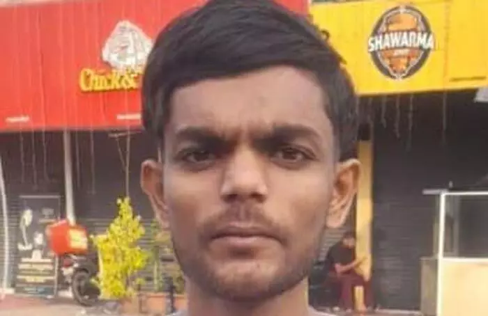 ഓണ്ലൈന് തട്ടിപ്പ് വഴി ഇന്കം ടാക്സ് ഓഫീസറുടെ ഒന്നര കോടി തട്ടിയെടുത്തു; മുഖ്യപ്രതി അഹമ്മദ് കൈഫ് റിമാന്ഡില് ഓണ്ലൈന് തട്ടിപ്പ് വഴി ഇന്കം ടാക്സ് ഓഫീസറുടെ ഒന്നര കോടി തട്ടിയെടുത്തു; മുഖ്യപ്രതി അഹമ്മദ് കൈഫ് റിമാന്ഡില്