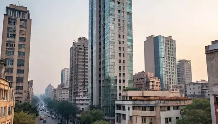 ഡിജിറ്റൽ ഓട്ടോ ലോക്ക് സംവിധാനമുള്ള വാതിൽ അടഞ്ഞു; ഫ്ലാറ്റിൽ അകപ്പെട്ട കുട്ടി സഹായത്തിനായി ബാൽക്കണിയിലെത്തി; 22-ാം നിലയിൽ നിന്നും കാൽ വഴുതി വീണ അഞ്ച് വയസ്സുകാരന് ദാരുണാന്ത്യം