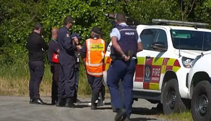 സാൻസണിലെ വീട്ടിൽ തീപിടിത്തം; പിതാവും മൂന്ന് കുട്ടികളും മരിച്ചു; തീ നിയന്ത്രണമാക്കിയത് മണിക്കൂറുകളുടെ പരിശ്രമത്തിനൊടുവിൽ; കാരണം കണ്ടെത്താൻ അന്വേഷണം ആരംഭിച്ച് പോലീസ് സാൻസണിലെ വീട്ടിൽ തീപിടിത്തം; പിതാവും മൂന്ന് കുട്ടികളും മരിച്ചു; തീ നിയന്ത്രണമാക്കിയത് മണിക്കൂറുകളുടെ പരിശ്രമത്തിനൊടുവിൽ; കാരണം കണ്ടെത്താൻ അന്വേഷണം ആരംഭിച്ച് പോലീസ്