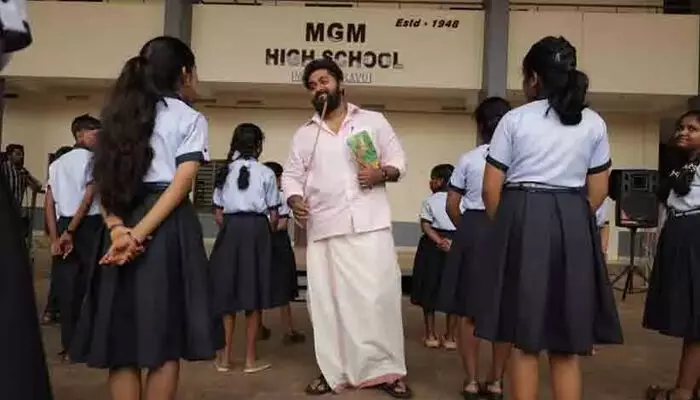 ഫാമിലി എൻ്റർടെയ്നർ ചിത്രത്തിൽ സജിൻ മാഷായി ധ്യാൻ ശ്രീനിവാസൻ; രാജേഷ് അമനകര ഒരുക്കുന്ന കല്യാണമരം ചിത്രീകരണം ആരംഭിച്ചു ഫാമിലി എൻ്റർടെയ്നർ ചിത്രത്തിൽ സജിൻ മാഷായി ധ്യാൻ ശ്രീനിവാസൻ; രാജേഷ് അമനകര ഒരുക്കുന്ന കല്യാണമരം ചിത്രീകരണം ആരംഭിച്ചു