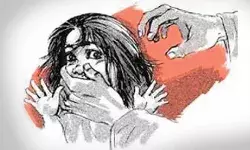 കര്ണാടകയില് ജ്യൂസില് മയക്കുമരുന്ന് കലര്ത്തി കൂട്ടബലാത്സംഗം; ഹോം ഗാര്ഡിന്റെ പരാതിയില് നാല് പേര് അറസ്റ്റില് കര്ണാടകയില് ജ്യൂസില് മയക്കുമരുന്ന് കലര്ത്തി കൂട്ടബലാത്സംഗം; ഹോം ഗാര്ഡിന്റെ പരാതിയില് നാല് പേര് അറസ്റ്റില്