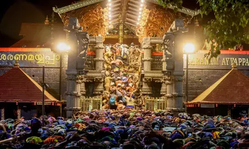 പമ്പയില്‍ സ്‌പോട്ട് ബുക്കിങിന് വന്‍ തിരക്ക്; കൗണ്ടറിന്റെ ചില്ല് തകര്‍ന്നു