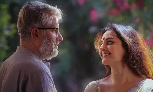 ഓരോ സെക്കൻഡിലും സിഗരറ്റ് വലിക്കുന്ന നായകൻ, വെള്ളത്തിന് പകരം കുടിക്കുന്നത് ബക്കാർഡി; പഴയ ബുജി ആക്രികളൊക്കെയുണ്ട്; രഞ്ജിത്ത് ഒരുക്കിയ ആരോയ്ക്ക് ട്രോൾ മഴ ഓരോ സെക്കൻഡിലും സിഗരറ്റ് വലിക്കുന്ന നായകൻ, വെള്ളത്തിന് പകരം കുടിക്കുന്നത് ബക്കാർഡി; പഴയ ബുജി ആക്രികളൊക്കെയുണ്ട്; രഞ്ജിത്ത് ഒരുക്കിയ ആരോയ്ക്ക് ട്രോൾ മഴ