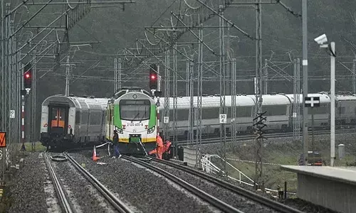 റെയിൽവേ ട്രാക്ക് തകരാറിലാണെന്ന വിവരമറിയിച്ചത് ലോക്കോപൈലറ്റ്; പരിശോധനയിയിൽ പാളം സ്ഫോടനത്തിൽ തകർന്നതായി കണ്ടെത്തൽ; അട്ടിമറിക്ക് പിന്നിൽ വിദേശ രഹസ്യാന്വേഷണ ഏജൻസിയുടെ നിർദ്ദേശമെന്ന് അധികൃതർ