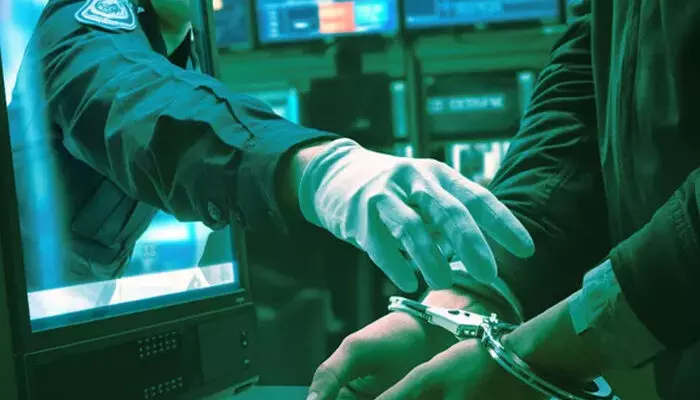 ആറു മാസം നീണ്ടു നിന്ന ഡിജിറ്റല്‍ അറസ്റ്റ് തട്ടിപ്പ്; സോഫ്റ്റ്വെയര്‍ എന്‍ജിനീയറായ 57 കാരിക്ക് നഷ്ടമായത് 32 കോടി രൂപ