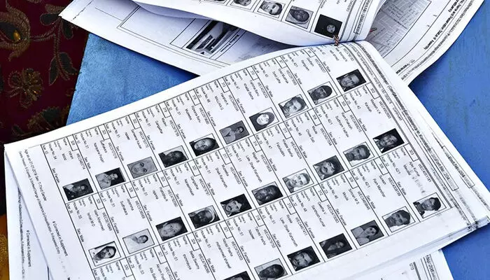 എസ്‌ഐആര്‍ ഡ്യൂട്ടിക്കിടെ ബിഎല്‍ഒക്ക് ദേഹാസ്വാസ്ഥ്യം; അംഗന്‍വാടി അധ്യാപികയായ ശ്രീജയെ ആശുപത്രിയില്‍ പ്രവേശിപ്പിച്ചു