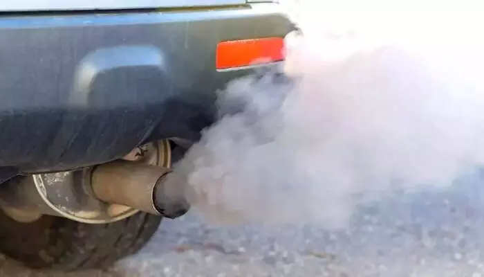 വാഹനപുക പരിശോധനയില് ക്രമക്കേട്; 49 സ്ഥാപനങ്ങള്ക്ക് വിലക്ക് വാഹനപുക പരിശോധനയില് ക്രമക്കേട്; 49 സ്ഥാപനങ്ങള്ക്ക് വിലക്ക്