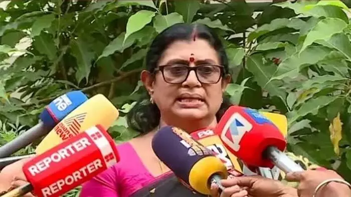 സ്ഥാനാര്ഥി പട്ടിക ഏകപക്ഷീയം, ഒരു വിഭാഗം ഒറ്റപ്പെടുത്തി ക്രൂശിച്ചു; സ്ഥാനാര്ഥി പ്രഖ്യാപന കണ്വെന്ഷനിലേക്ക് പോലും തന്നെ ക്ഷണിച്ചിട്ടു പോലുമില്ല; സ്വന്തക്കാരെ തിരുകി ഏകപക്ഷീയമായാണ് സ്ഥാനാര്ഥി നിര്ണയം നടത്തി; പാലക്കാട് നഗരസഭയിലെ സ്ഥാനാര്ഥി നിര്ണയത്തിന് പിന്നാലെ തുറന്നടിച്ചു പ്രമീള ശശിധരന് സ്ഥാനാര്ഥി പട്ടിക ഏകപക്ഷീയം, ഒരു വിഭാഗം ഒറ്റപ്പെടുത്തി ക്രൂശിച്ചു; സ്ഥാനാര്ഥി പ്രഖ്യാപന കണ്വെന്ഷനിലേക്ക് പോലും തന്നെ ക്ഷണിച്ചിട്ടു പോലുമില്ല; സ്വന്തക്കാരെ തിരുകി ഏകപക്ഷീയമായാണ് സ്ഥാനാര്ഥി നിര്ണയം നടത്തി; പാലക്കാട് നഗരസഭയിലെ സ്ഥാനാര്ഥി നിര്ണയത്തിന് പിന്നാലെ തുറന്നടിച്ചു പ്രമീള ശശിധരന്