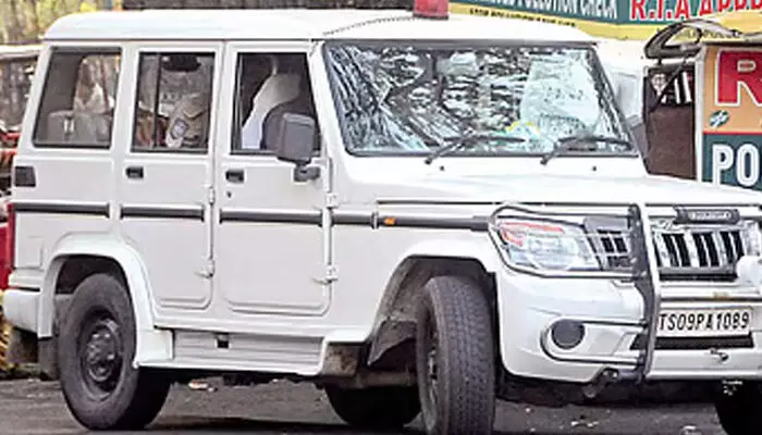 മുന്‍ കാമുകിയുടെ പോസ്റ്റിന് ഹൃദയ ചിഹ്നമുള്ള ഇമോജി; ഇരുവരും പതിവായി ചാറ്റ് ചെയ്യാറുണ്ടെന്നും കണ്ടെത്തി; ഭര്‍ത്താവിനെ ചോദ്യം ചെയ്ത യുവതിക്ക് ക്രൂരമര്‍ദനം