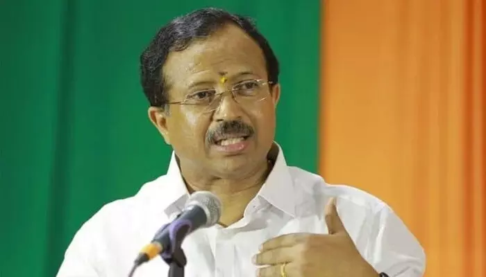 ശബരിമലയില് കൊള്ളയും കളവും ആചാര ലംഘനവും നടത്താന് മാത്രമേ പിണറായി സര്ക്കാരിന് താല്ര്യമുള്ളു; കോടികള് മുടക്കി പ്രമാണിമാര്ക്കായി അയ്യപ്പസംഗമം നടത്തിയ സര്ക്കാര്, യഥാര്ഥ ഭക്തരെ നിഷ്കരുണം അവഗണിക്കുകയാണെന്നും വി മുരളീധരന് ശബരിമലയില് കൊള്ളയും കളവും ആചാര ലംഘനവും നടത്താന് മാത്രമേ പിണറായി സര്ക്കാരിന് താല്ര്യമുള്ളു; കോടികള് മുടക്കി പ്രമാണിമാര്ക്കായി അയ്യപ്പസംഗമം നടത്തിയ സര്ക്കാര്, യഥാര്ഥ ഭക്തരെ നിഷ്കരുണം അവഗണിക്കുകയാണെന്നും വി മുരളീധരന്