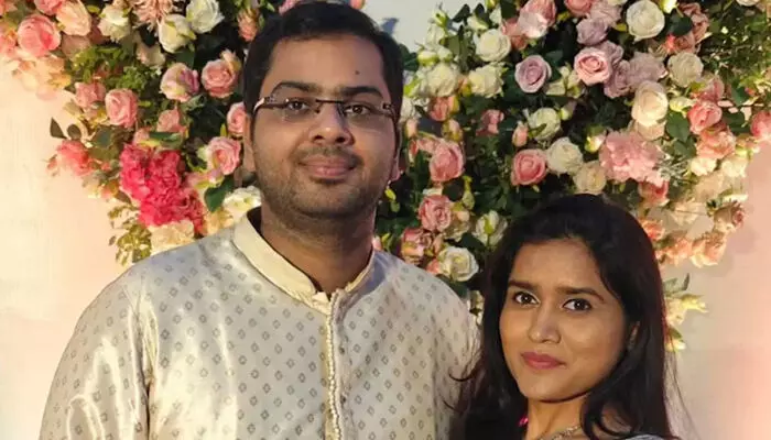 വീട് നോക്കിനടത്തുന്നത് ഒരു വലിയ ജോലിയാണ്; ഓഫീസിലെ ജോലിക്ക് ഒപ്പം ഒരുമിച്ച് കൊണ്ടുപോകാനാകുന്നില്ല; ഒരു ലക്ഷം രൂപ ശമ്പളത്തില് ഹോം മാനേജരെ നിയമിച്ച് ദമ്പതികള്; വീട്ട്ജോലിക്ക് ഇത്രയും പ്രതിഫലമോ? സോഷ്യല് മീഡിയയില് അനുകൂലിച്ചും വിമര്ശിച്ചും നിരവധി പേര് വീട് നോക്കിനടത്തുന്നത് ഒരു വലിയ ജോലിയാണ്; ഓഫീസിലെ ജോലിക്ക് ഒപ്പം ഒരുമിച്ച് കൊണ്ടുപോകാനാകുന്നില്ല; ഒരു ലക്ഷം രൂപ ശമ്പളത്തില് ഹോം മാനേജരെ നിയമിച്ച് ദമ്പതികള്; വീട്ട്ജോലിക്ക് ഇത്രയും പ്രതിഫലമോ? സോഷ്യല് മീഡിയയില് അനുകൂലിച്ചും വിമര്ശിച്ചും നിരവധി പേര്