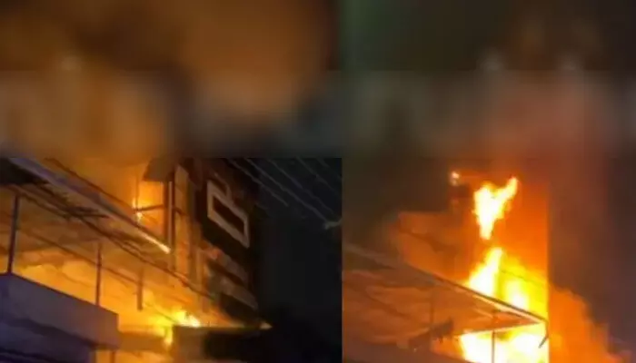 ആര്യശാല കണ്ണേറ്റുമുക്കിന് സമീപം വന്‍ തീപ്പിടിത്തം; മൂന്നുനില കെട്ടിടം കത്തിനശിച്ചു