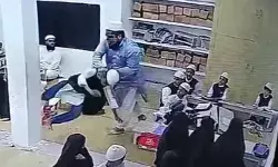 വിദ്യാര്ത്ഥികളെ പൊതിരെ തല്ലി; പിന്നാലെ വിദ്യാര്ത്ഥിയെ ഭിത്തിയിലേക്ക് വലിച്ചെറിഞ്ഞും മദ്രസ അധ്യാപകന്റെ ക്രൂരത: തമിഴ്നാട്ടിലെ തിരുപ്പത്തൂരില് നടന്ന ക്രൂരതയില് വന് പ്രതിഷേധം വിദ്യാര്ത്ഥികളെ പൊതിരെ തല്ലി; പിന്നാലെ വിദ്യാര്ത്ഥിയെ ഭിത്തിയിലേക്ക് വലിച്ചെറിഞ്ഞും മദ്രസ അധ്യാപകന്റെ ക്രൂരത: തമിഴ്നാട്ടിലെ തിരുപ്പത്തൂരില് നടന്ന ക്രൂരതയില് വന് പ്രതിഷേധം