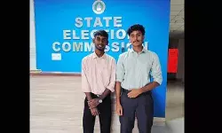 കന്നിവോട്ടിനു മുന്‍പായി ഇവിഎം ട്രാക്ക്; സോഫ്റ്റ് വെയര്‍ വികസിപ്പിച്ച് താരങ്ങളായി ബിടെക് വിദ്യാര്‍ത്ഥികള്‍; ഇവിഎമ്മുകളുടെ സ്ഥാനവും സ്ഥലവും തല്‍സമയം നിരീക്ഷിക്കാന്‍ സൗകര്യം; വിദ്യാര്‍ത്ഥികളെ അഭിനന്ദിച്ച് സംസ്ഥാന തിരഞ്ഞെടുപ്പ് കമ്മീഷണര്‍