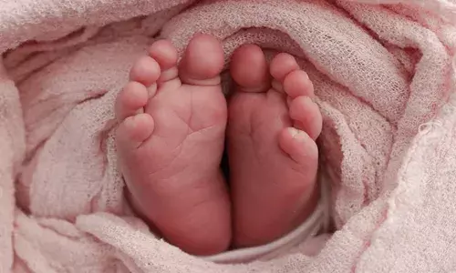 നഴ്‌സ് ചമഞ്ഞ് നവജാത ശിശുവിനെ തട്ടിയെടുത്തു; യുവതി കുഞ്ഞുമായി കടന്നത് അമ്മയുമായി സൗഹൃദം സ്ഥാപിച്ച ശേഷം: സംഭവം കൊല്‍ക്കത്തയിലെ ആശുപത്രിയില്‍