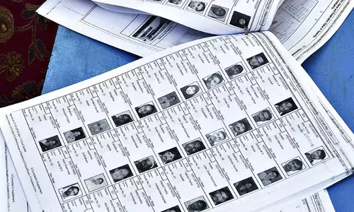 എസ്ഐആര് ഡ്യൂട്ടിക്കിടെ ബിഎല്ഒക്ക് ദേഹാസ്വാസ്ഥ്യം; അംഗന്വാടി അധ്യാപികയായ ശ്രീജയെ ആശുപത്രിയില് പ്രവേശിപ്പിച്ചു എസ്ഐആര് ഡ്യൂട്ടിക്കിടെ ബിഎല്ഒക്ക് ദേഹാസ്വാസ്ഥ്യം; അംഗന്വാടി അധ്യാപികയായ ശ്രീജയെ ആശുപത്രിയില് പ്രവേശിപ്പിച്ചു