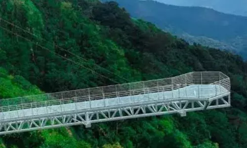 അറ്റകുറ്റപ്പണി; വാഗമണ് ഗ്ലാസ് ബ്രിഡ്ജ് നവംബര് 30 വരെ അടച്ചിടും അറ്റകുറ്റപ്പണി; വാഗമണ് ഗ്ലാസ് ബ്രിഡ്ജ് നവംബര് 30 വരെ അടച്ചിടും