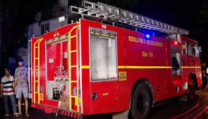 അടുത്തുള്ള വീടുകളുടെ ഷെഡ്ഡുകളിലേക്കും തീ ആളിപ്പടർന്നു; തിരുവനന്തപുരത്തെ ഫാർമസ്യൂട്ടിക്കൽ സ്ഥാപനത്തിൽ തീപിടുത്തം; വൻ ദുരന്തം ഒഴിവായത് തലനാരിഴയ്ക്ക്