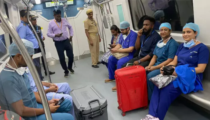 ഈ ബ്ലോക്കിൽ കിടന്നാൽ ഒന്നും നടക്കില്ല..; ഒരാളുടെ ജീവൻ രക്ഷിക്കാൻ ഇറങ്ങിയ മെഡിക്കൽ സംഘത്തിന്റെ തലപുകഞ്ഞു; റോഡിൽ അനങ്ങാൻ പറ്റാത്ത രീതിയിൽ ട്രാഫിക്; ഒടുവിൽ സംഭവിച്ചത്