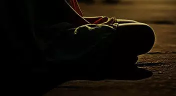 നാല് വയസുകാരിയെ ചട്ടുകം ചൂടാക്കി പൊള്ളിച്ച സംഭവത്തില് കുട്ടിയുടെ പിതാവില് നിന്ന് ഇന്ന് മൊഴിയെടുക്കും; മരടിലെ സംഭവത്തില് ദുരൂഹത അകറ്റാന് പോലീസ് നാല് വയസുകാരിയെ ചട്ടുകം ചൂടാക്കി പൊള്ളിച്ച സംഭവത്തില് കുട്ടിയുടെ പിതാവില് നിന്ന് ഇന്ന് മൊഴിയെടുക്കും; മരടിലെ സംഭവത്തില് ദുരൂഹത അകറ്റാന് പോലീസ്