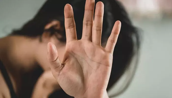 കേരളോത്സവ ചടങ്ങിനെത്തിയ പെൺകുട്ടിയെ നോക്കിവെച്ചു; തക്കം നോകിയെത്തി മോശം പ്രവർത്തി; ലൈംഗികാതിക്രമ കേസിൽ റിട്ട. അധ്യാപകനെ പൊക്കി പോലീസ് കേരളോത്സവ ചടങ്ങിനെത്തിയ പെൺകുട്ടിയെ നോക്കിവെച്ചു; തക്കം നോകിയെത്തി മോശം പ്രവർത്തി; ലൈംഗികാതിക്രമ കേസിൽ റിട്ട. അധ്യാപകനെ പൊക്കി പോലീസ്