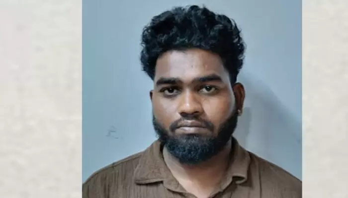 വ്യാജ ഓണ്ലൈന് ഷെയര് ട്രേഡിങ് വഴി പണ തട്ടിപ്പ്; തട്ടിയെടുത്തത് അരക്കോടിയോളം രൂപ; പ്രതിയെ അറസ്റ്റ് ചെയ്ത് പോലീസ് വ്യാജ ഓണ്ലൈന് ഷെയര് ട്രേഡിങ് വഴി പണ തട്ടിപ്പ്; തട്ടിയെടുത്തത് അരക്കോടിയോളം രൂപ; പ്രതിയെ അറസ്റ്റ് ചെയ്ത് പോലീസ്