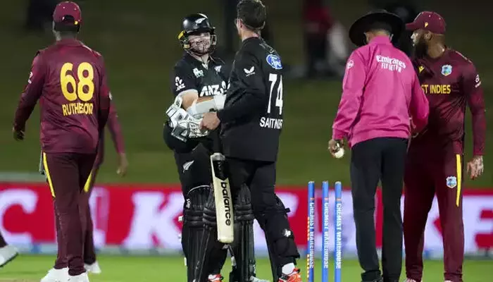 ഷായ് ഹോപ്പിൻ്റെ സെഞ്ചുറി പാഴായി; നേപ്പിയറിൽ തകർത്താടി ഡെവോൺ കോൺവെ, രചിൻ രവീന്ദ്ര സഖ്യം; നതാന് സ്മിത്തിന് നാല് വിക്കറ്റ്; വെസ്റ്റ് ഇൻഡീസിനെതിരെ ഏകദിന പരമ്പര നേടി ന്യൂസിലൻഡ് ഷായ് ഹോപ്പിൻ്റെ സെഞ്ചുറി പാഴായി; നേപ്പിയറിൽ തകർത്താടി ഡെവോൺ കോൺവെ, രചിൻ രവീന്ദ്ര സഖ്യം; നതാന് സ്മിത്തിന് നാല് വിക്കറ്റ്; വെസ്റ്റ് ഇൻഡീസിനെതിരെ ഏകദിന പരമ്പര നേടി ന്യൂസിലൻഡ്