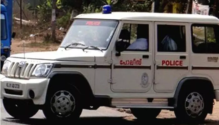 ഭക്ഷ്യവസ്തുക്കൾ ശേഖരിക്കാൻ കാട് കയറി; പിന്നെ ഒരു വിവരവും ഇല്ല; നിലമ്പൂർ വനത്തിൽ ഗർഭിണിയായ യുവതിയെ കാണാതായി; തിരച്ചിൽ ആരംഭിച്ചു ഭക്ഷ്യവസ്തുക്കൾ ശേഖരിക്കാൻ കാട് കയറി; പിന്നെ ഒരു വിവരവും ഇല്ല; നിലമ്പൂർ വനത്തിൽ ഗർഭിണിയായ യുവതിയെ കാണാതായി; തിരച്ചിൽ ആരംഭിച്ചു