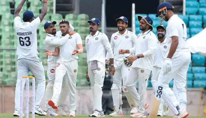 പ്രതിരോധ കോട്ടയായി ആര്യന്‍ പാണ്ഡെയും കുമാര്‍ കാര്‍ത്തികേയയും; എട്ട് വിക്കറ്റ് എറിഞ്ഞിട്ടിട്ടും മധ്യപ്രദേശിനെ വീഴ്ത്താനായില്ല;  രഞ്ജി ത്രില്ലറില്‍ കേരളത്തിന് സമനില മാത്രം