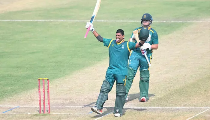 പൊരുതിയത് ഇഷാൻ കിഷനും ആയുഷ് ബദോനിയും; അവസാന മത്സരത്തിൽ ഇന്ത്യ എയെ വീഴ്ത്തിയത് 73 റൺസിന്; ഏകദിന പരമ്പരയിൽ ദക്ഷിണാഫ്രിക്കയ്ക്ക് ആശ്വാസ ജയം; നക്ബയോംസി പീറ്ററിന് നാല് വിക്കറ്റ്