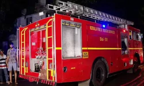 അടുത്തുള്ള വീടുകളുടെ ഷെഡ്ഡുകളിലേക്കും തീ ആളിപ്പടർന്നു; തിരുവനന്തപുരത്തെ ഫാർമസ്യൂട്ടിക്കൽ സ്ഥാപനത്തിൽ തീപിടുത്തം; വൻ ദുരന്തം ഒഴിവായത് തലനാരിഴയ്ക്ക്