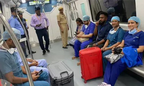 ഈ ബ്ലോക്കിൽ കിടന്നാൽ ഒന്നും നടക്കില്ല..; ഒരാളുടെ ജീവൻ രക്ഷിക്കാൻ ഇറങ്ങിയ മെഡിക്കൽ സംഘത്തിന്റെ തലപുകഞ്ഞു; റോഡിൽ അനങ്ങാൻ പറ്റാത്ത രീതിയിൽ ട്രാഫിക്; ഒടുവിൽ സംഭവിച്ചത്