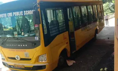 പിന്നോട്ടെടുത്ത സ്‌കൂള്‍ ബസ് ദേഹത്തുകയറി; ഇടുക്കിയില്‍ പ്ലേ സ്‌കൂള്‍ വിദ്യാര്‍ഥിക്ക് ദാരുണാന്ത്യം; മരിച്ചത് വാഴത്തോപ്പ് ഗിരിജ്യോതി പബ്ലിക് സ്‌കൂളിലെ വിദ്യാര്‍ത്ഥി ഹെയ്‌സല്‍ ബെന്‍