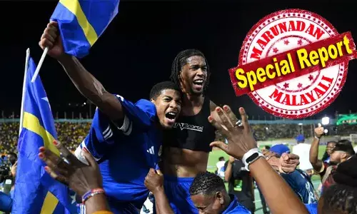 15 വര്‍ഷം പഴക്കമുള്ള രാജ്യം; 444 ചതുരശ്ര കിലോമീറ്റര്‍ വിസ്തൃതി; ജനസംഖ്യ വെറും ഒന്നര ലക്ഷം! ഇന്ത്യയെ പോലും കൊതിപ്പിച്ച് കുറാകാവോ; ദേശീയ ടീമിലെ മുഴുവന്‍ അംഗങ്ങളും നെതര്‍ലന്‍ഡുകാര്‍; ഡച്ച് പടയുടെ ഓറഞ്ച് കുപ്പായമണിയാനുള്ള അവസരം വണ്ടെന്നുവെച്ച് പലരും നീല ജഴ്‌സിയില്‍ ഇറങ്ങി; ചരിത്ര വഴിയില്‍ കരീബിയന്‍ ടീം; ഇത് ലോകകപ്പ് യോഗ്യത നേടുന്ന കുഞ്ഞന്‍ രാജ്യത്തിന്റെ കഥ